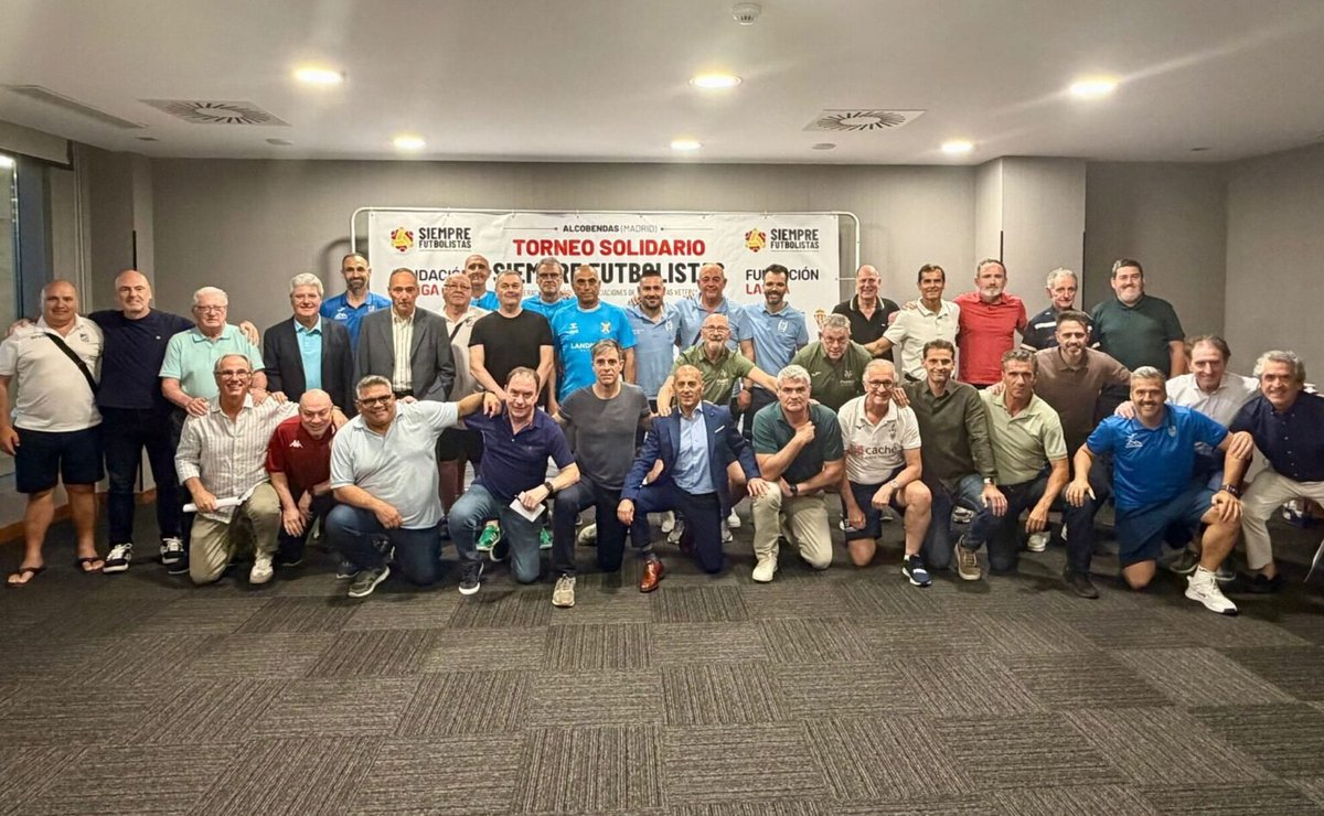 FEAFV's tweet photo. 🆕🔝 La Asamblea de #SIEMPREFUTBOLISTAS @FEAFV reafirma el compromiso de crecer con nuevos proyectos sociales
📲https://t.co/oth1L4VjVL
#FutbolVeteranos #FutbolSolidario #ProyectosSociales https://t.co/CYxnwcyAI3