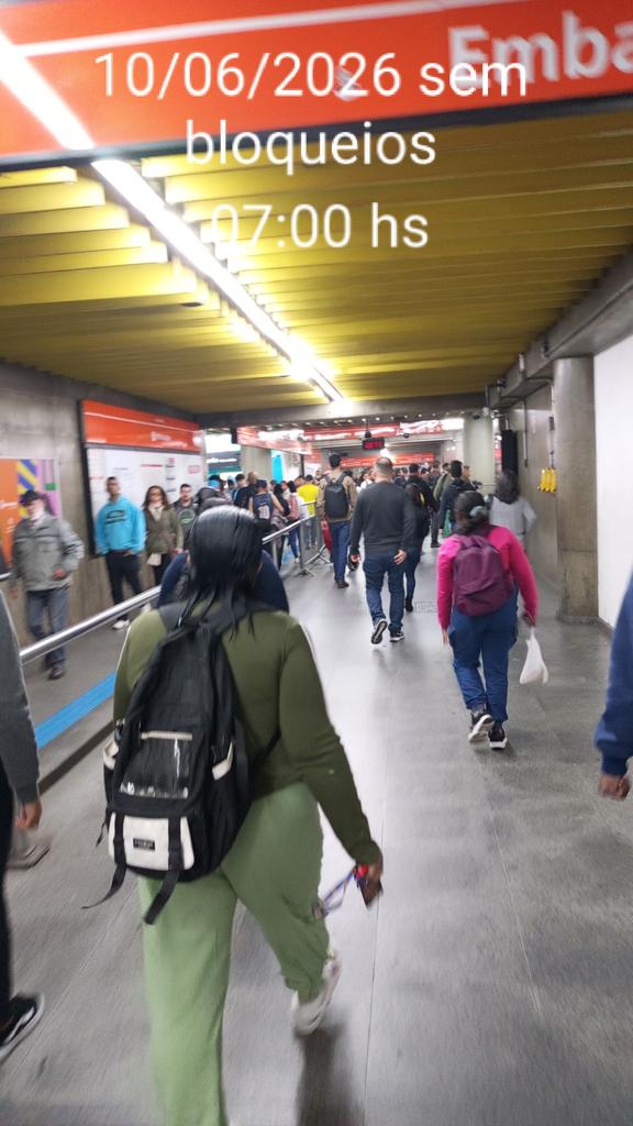 fernandomatuto's tweet photo. Alguém explica pq a @CPTM_oficial faz esses bloqueios na estação Guaianases? https://t.co/F2w70nlTLy