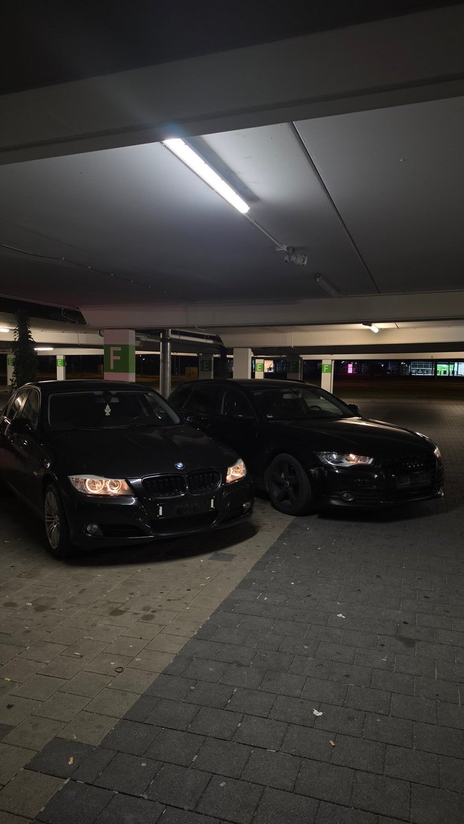 sleepyyavaa's tweet photo. black <3 https://t.co/cxq2tyHFua