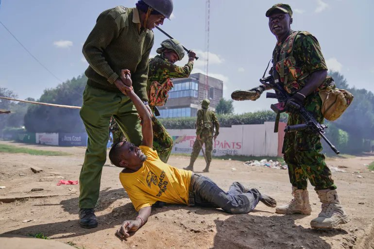ultras_antifaa's tweet photo. Anti-US protests are spreading in Kenya.

The reason behind the protests is a US project that would send US nationals at risk of Ebola to Kenya. https://t.co/pr3uSuNTxw
