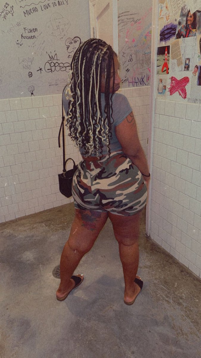 Cece_tat1's tweet photo. 🖕🏾🖤 https://t.co/5VBiPcUKMx