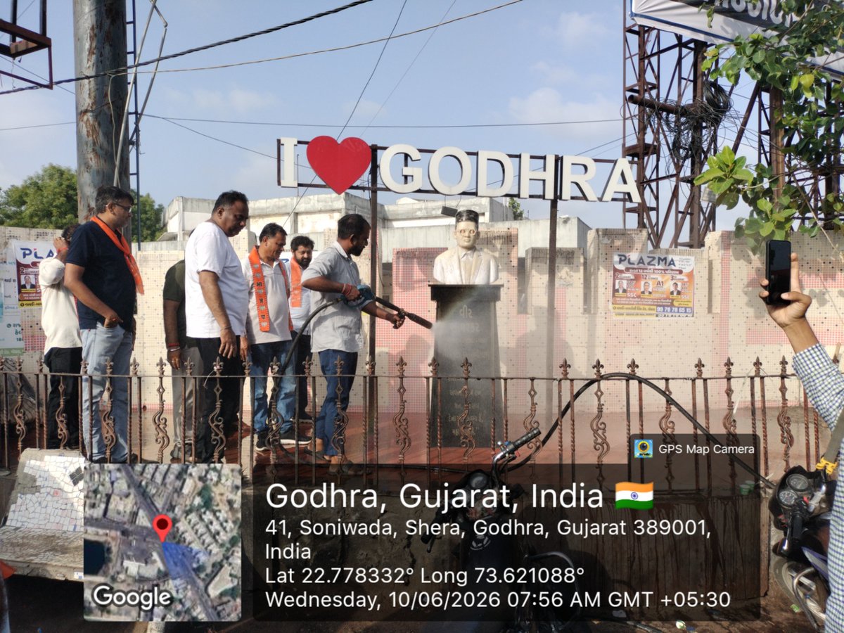 SaniteryP's tweet photo. તા. 10/06/2026

ગોધરા નગરપાલિકા દ્વારા શહેરમાં આવેલ ડૉ. બાબાસાહેબ આંબેડકર, સરદાર પટેલ, મહારાણા પ્રતાપ, વીર સાવરકરજી તથા સ્વામી વિવેકાનંદજી સહિતની પ્રતિમાઓના પરિસરની સ્વચ્છતા અભિયાન હાથ ધરવામાં આવ્યું. આ પ્રસંગે સ્વચ્છતા અંગે જનજાગૃતિનો સંદેશ આપવામાં આવ્યો. https://t.co/ybIyHHJWCu