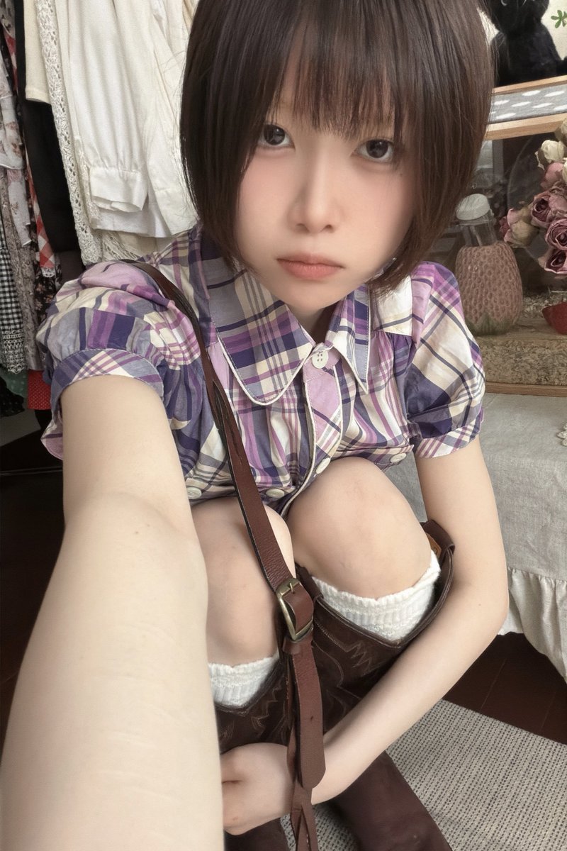 mineralx_x's tweet photo. チェックシャツにレザーの小物合わせるの好き https://t.co/4K1Eattwik