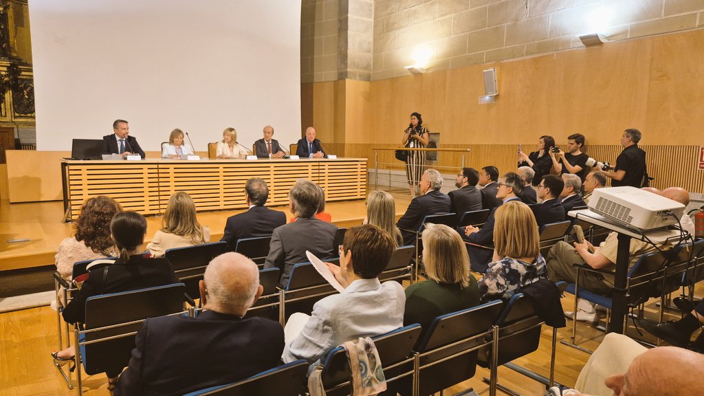 TSJCyL's tweet photo. ⚖️ La presidenta del #TSJCyL inaugura en #Ávila las XXIV Jornadas de Presidentes de #Audiencias Provinciales de España.
🔹️Ana del Ser pone en valor el carácter colegiado de las Audiencias como garantía de calidad democrática, imparcialidad y seguridad jurídica. https://t.co/Nwet2DlNtG