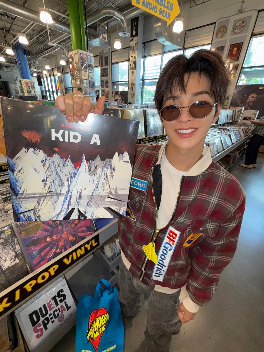 wavesofkeon's tweet photo. just keonho and his love for radiohead https://t.co/oLiOVaH634