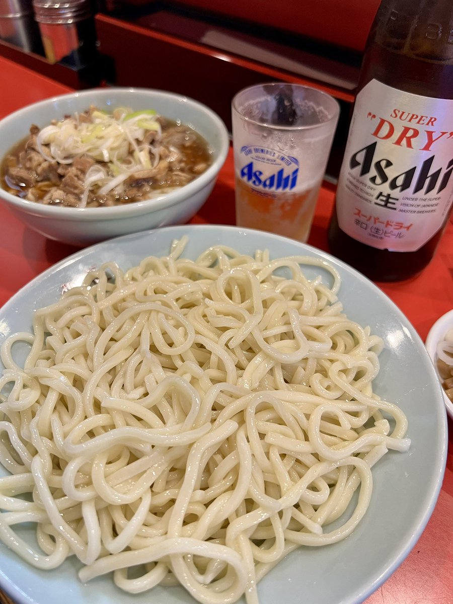 TOSHIOGAMI's tweet photo. 丸長（目白）

ビール飲み始めたら2秒後につけそば出てきてビックリしました

チャーシューもりもりメチャウマ

スープ割りまで最高大満足 https://t.co/1lWBzT34HZ