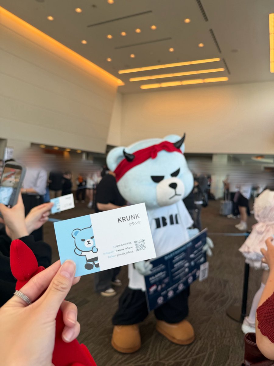 Chiqujngw's tweet photo. えまってルカだったの！？！？まってマジでびっくりこんな近い距離で会ってたってこと？ #RUKA  #루카  #BABYMONSTER https://t.co/dy7X4b2fzC