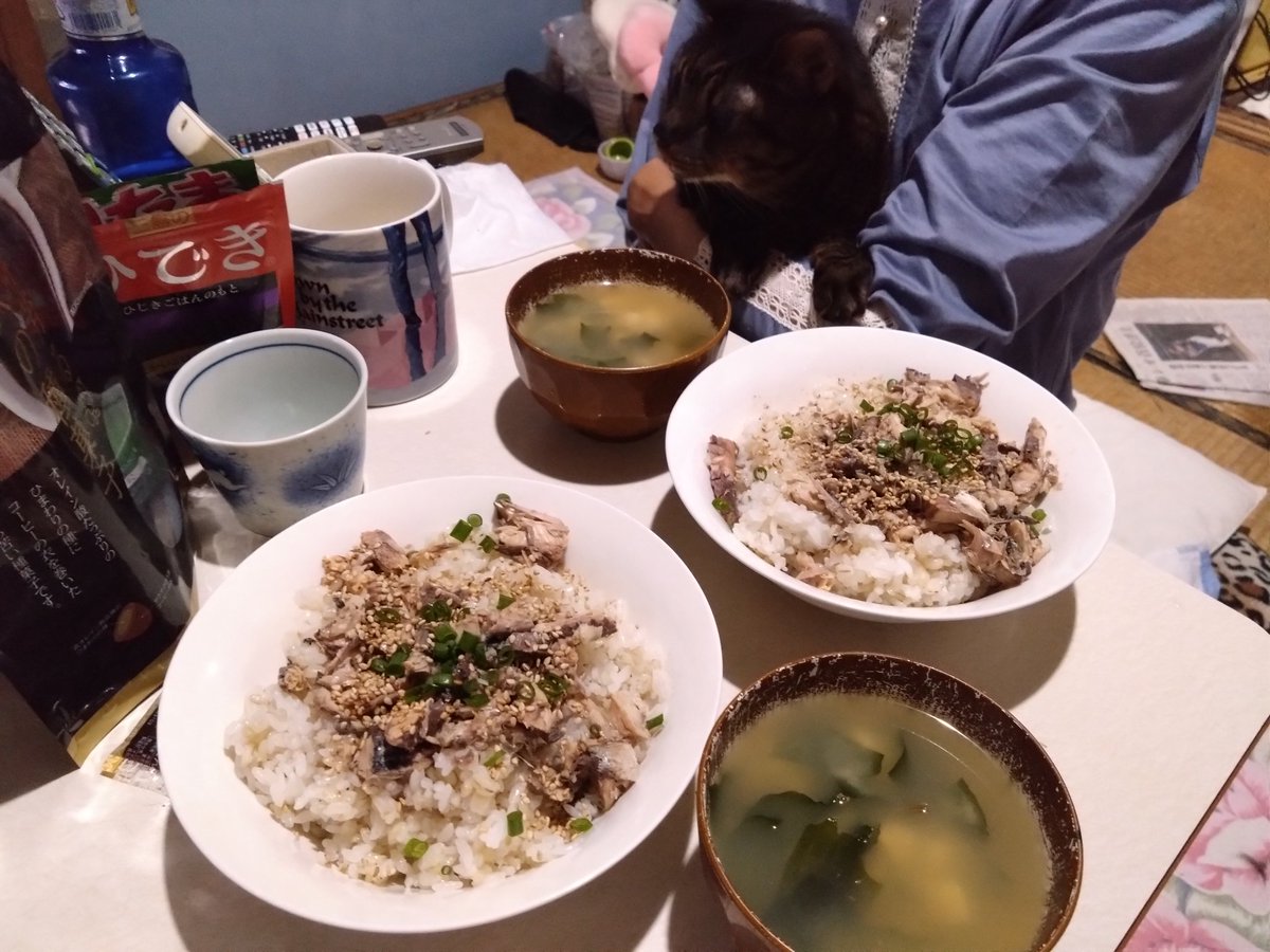 heayan_jp's tweet photo. 夕飯なう。
鯖の水煮ポン酢丼です。 https://t.co/yLXzNVDBOi