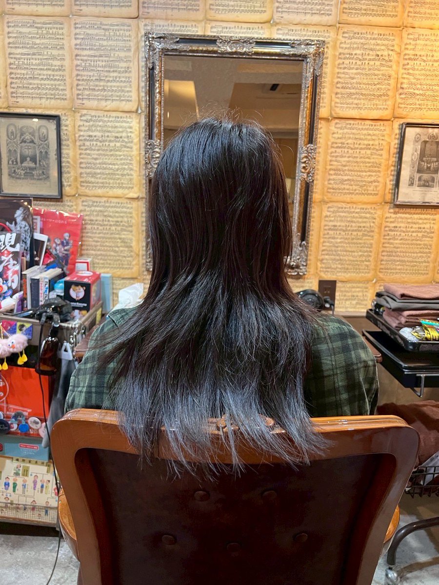 radwimper_saya's tweet photo. 梅雨入りする前に滑り込みセーフで縮毛矯正完了✨️
後ろ姿のbefore酷すぎ……🤣 https://t.co/28K1RIn12e