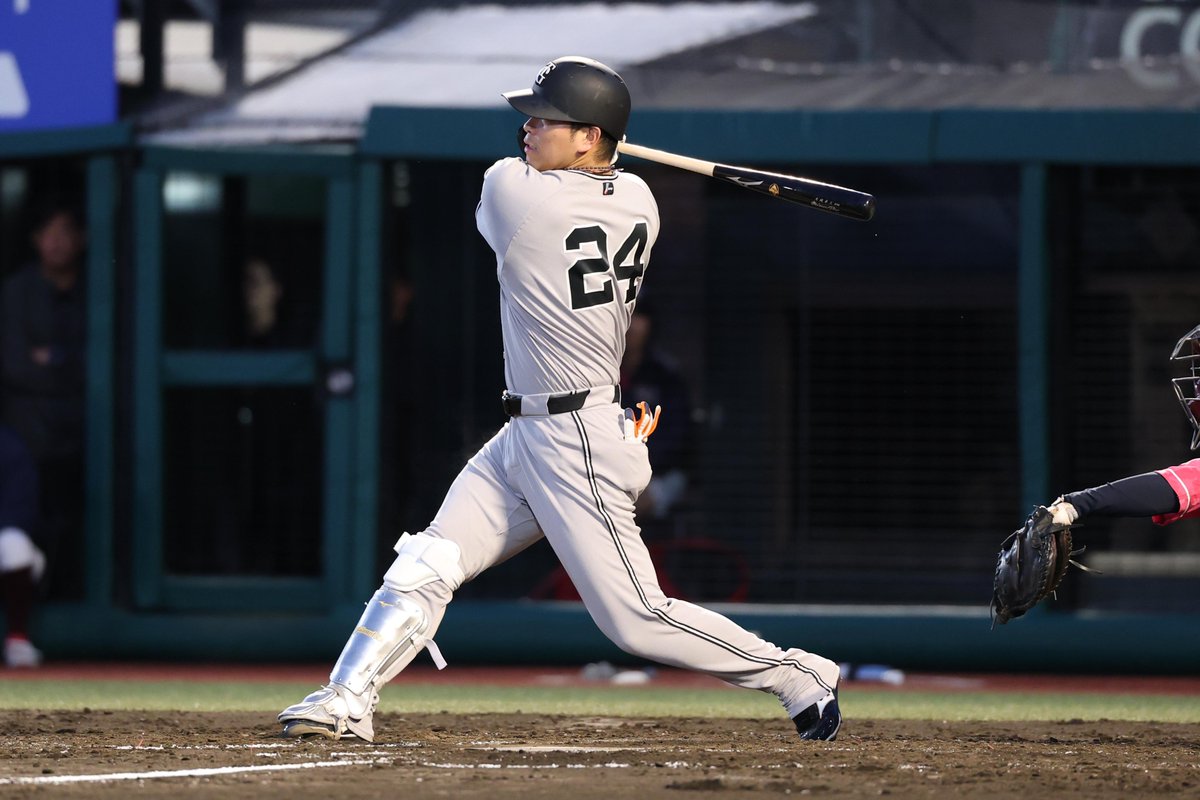 TokyoGiants's tweet photo. 【四回表】巨人 2-0 楽天

無死一塁から #大城卓三 選手が右前安打を放ち、チャンスを広げる👍 https://t.co/TIeMLx2oBu