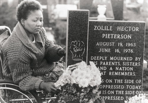 HistorySAZAR's tweet photo. Poppy Buthelezi, a former student who has been confined to a wheelchair ever since she was injured during the student uprisings of 1976, visits the Hector Pieterson Memorial. Credit: Alf Kumalo/Through My Lens https://t.co/3g0eLdUKsB