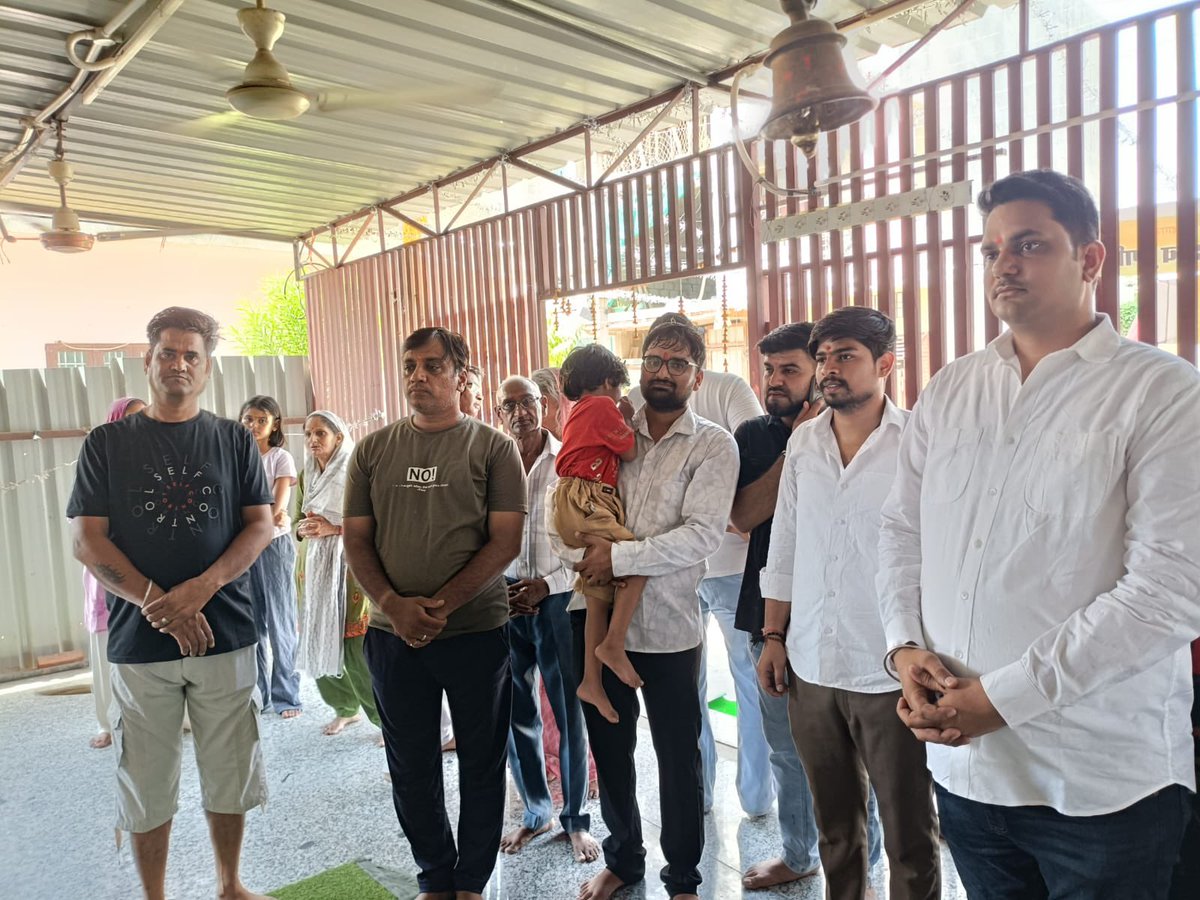 GhanshyamGauttm's tweet photo. युवा मोर्चा एवं स्थानीय नागरिकों के साथ प्रधानमंत्री श्रीमान @narendramodi जी के स्वस्थ एवं दीर्घायु जीवन तथा विकसित भारत के संकल्प की सफलता हेतु शनिदेव मंदिर (प्रताप नगर,जयपुर) में हनुमान चालीसा पाठ का आयोजन किया।
#LongestServingElectedPMModi #GhanshyamGauttam https://t.co/5D2L5PTDXa