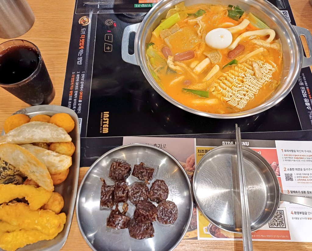 ReStartReim's tweet photo. 난 맵찔이라 로제떡볶이가 
좋은듯 🫠 맛난 거 드세요
주접떨려다 고나리먹음 🥲 https://t.co/fF16CKIvG6