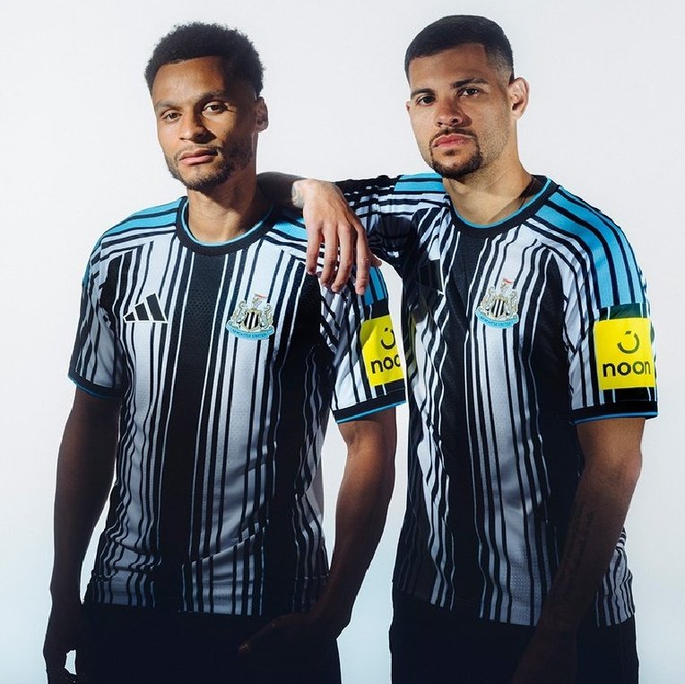 LoveJacobMurphy's tweet photo. @SavMondo @NUFC @KingDan81 On the basis of your comment,  I'm buying one 🤷‍♂️😍🦓 https://t.co/wc7jkadKJy