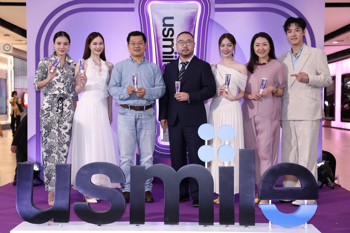 PRSocietyNews's tweet photo. usmile เปิดตัว “Optical White 2.0” นวัตกรรมยาสีฟันไวท์เทนนิ่งออปติคัลสีม่วงสูตรใหม่ โดดเด่นด้วยเทคโนโลยี Purple Corrector และ Triple Enzyme เพื่อฟันขาวขึ้นอย่างเป็นธรรมชาติ พร้อมมอบรอยยิ้มที่ดูสดใสและมั่นใจยิ่งขึ้นในทุกวัน

#UsmileXTKNur
#TKNur #แตงกวาเหนือ
#usmileopticalpurple 
#usmileยาสีฟันออปติคัลสีม่วง 
#usmilethailand 

เพิ่มเติม >> https://t.co/4dRfn2ZYEE
