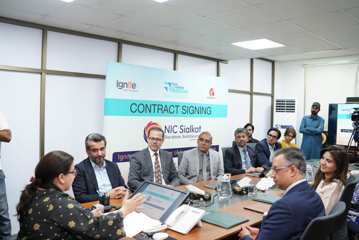 MobilinkBank's tweet photo. We are proud to partner with @IgniteNTF and CyberVision International to establish NIC Sialkot, creating new opportunities for startups and entrepreneurs in one of Pakistan’s leading industrial and export hubs.

At Mobilink Bank, we believe banking goes beyond transactions. By supporting platforms that foster entrepreneurship and innovation, we are contributing to a more inclusive and digitally enabled economy for Pakistan.
 
Read More: https://t.co/ByHFyVNGpc