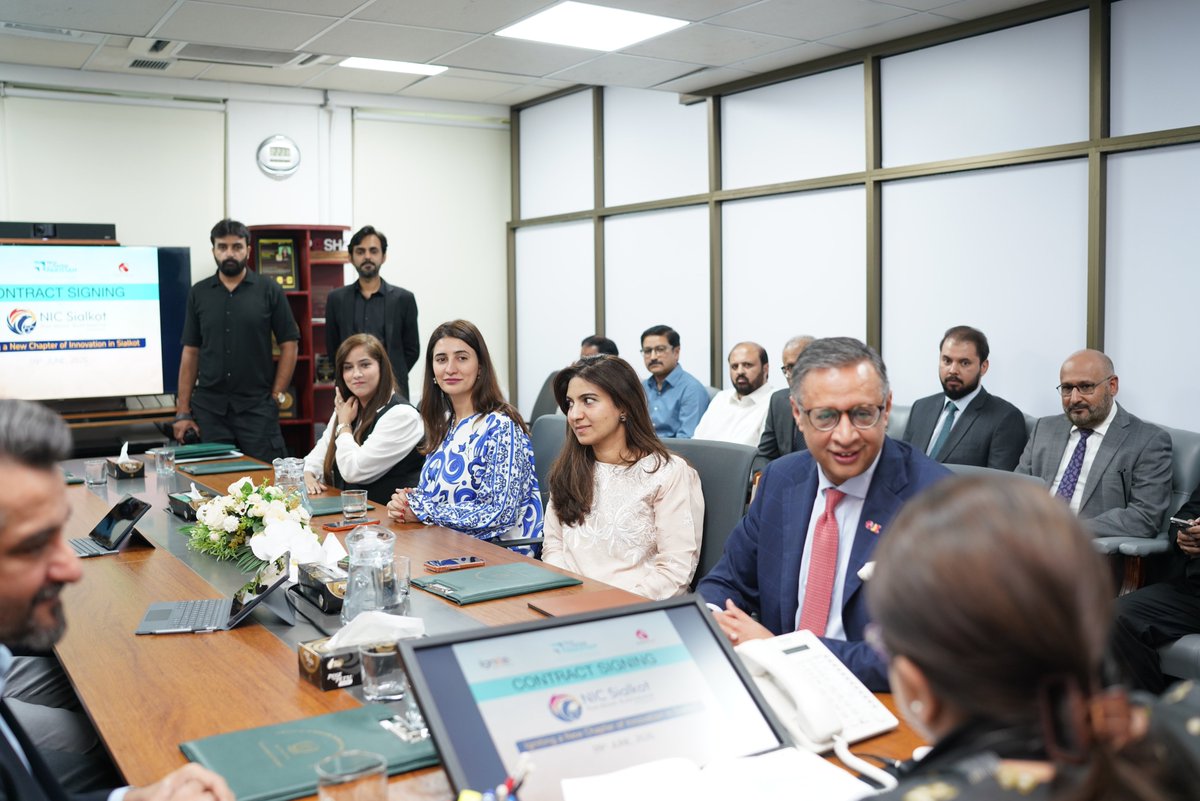 MobilinkBank's tweet photo. We are proud to partner with @IgniteNTF and CyberVision International to establish NIC Sialkot, creating new opportunities for startups and entrepreneurs in one of Pakistan’s leading industrial and export hubs.

At Mobilink Bank, we believe banking goes beyond transactions. By supporting platforms that foster entrepreneurship and innovation, we are contributing to a more inclusive and digitally enabled economy for Pakistan.
 
Read More: https://t.co/ByHFyVNGpc
