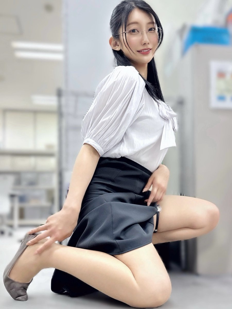 suisuisuimming's tweet photo. 今週は何回致しましたか？
週の折り返し、ご一緒にお仕事頑張りましょうね。

ちなみに秘書のヒントは…🔻 https://t.co/UDi0NkU4H9