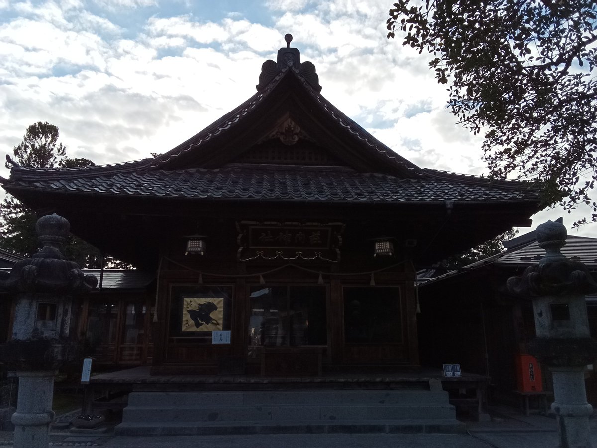 tsingmoo's tweet photo. 今日は公演終了後5人で鶴岡公園に。
公園内の庄内神社。 https://t.co/wkO6uhIRCk