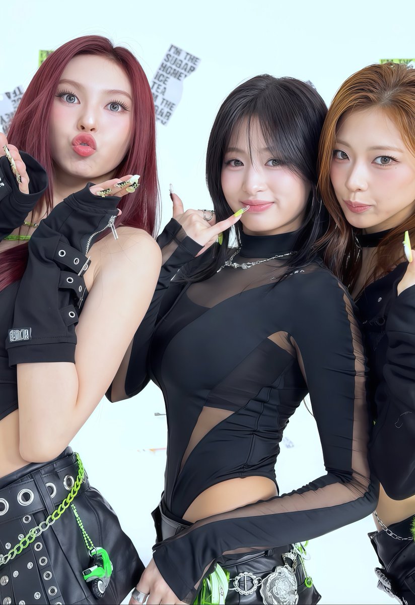 ChqCnny's tweet photo. AMAZING TRIO https://t.co/2jLGwLyjxG