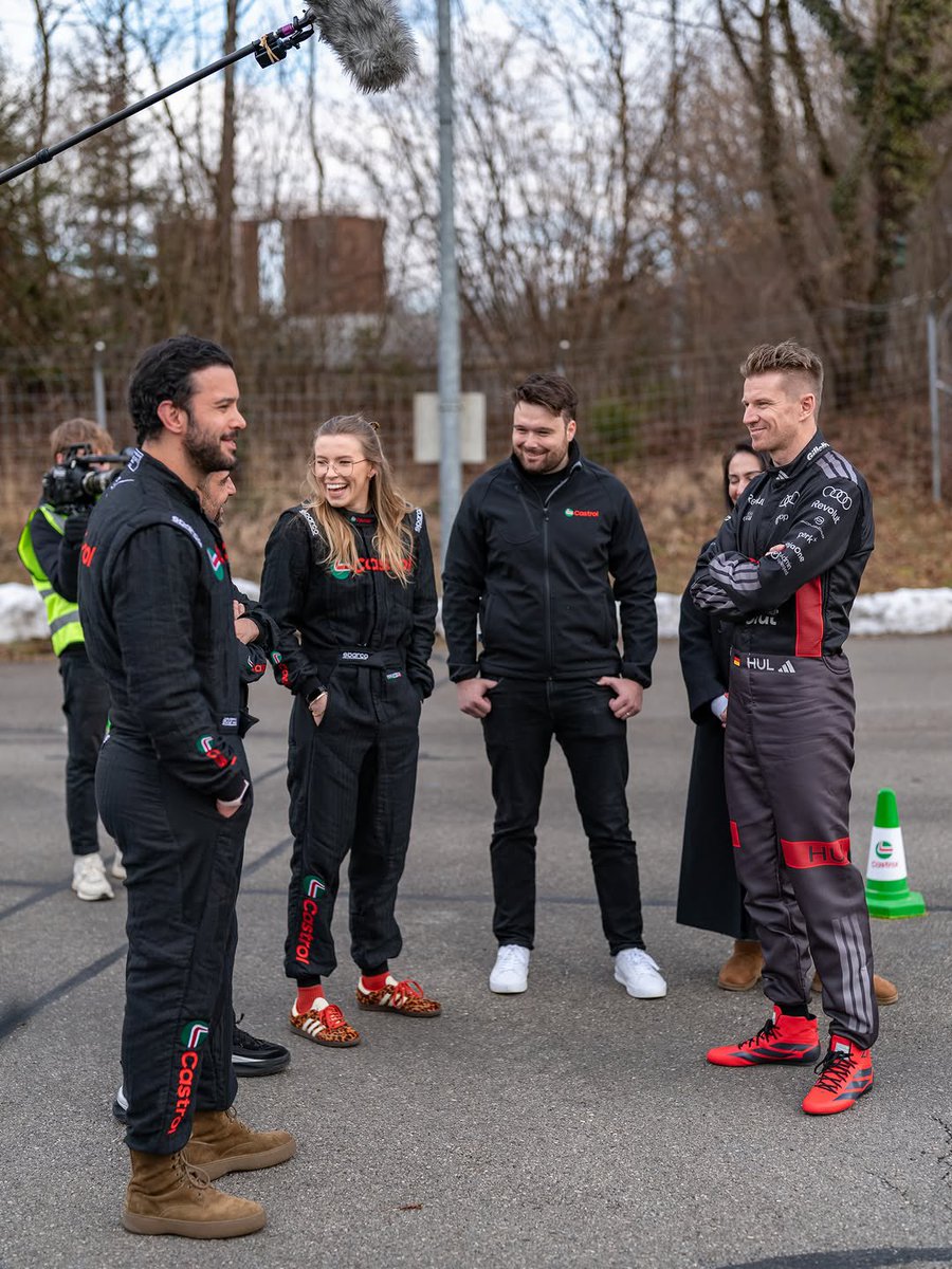 barisarductr's tweet photo. #BarışArduç, Castrol Türkiye etkinliğinden. https://t.co/EAWWhrSyYF