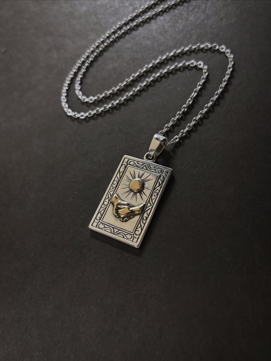 KiuchiHandCraft's tweet photo. 【 𝐌𝐚𝐝𝐞 𝐓𝐨 𝐎𝐫𝐝𝐞𝐫. 】

“ Forging Dogtag Necklace ”

material : 
sterling silver(925), brass

親子の変わらない絆と見守りへの想いを込めて。

#MadeToOrder
#HandCrafted
#オーダーメイド https://t.co/BOudXhlkhT