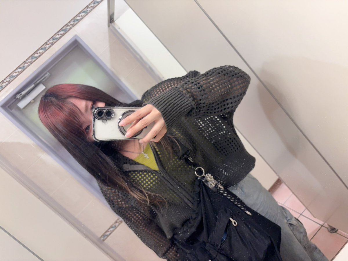 CYA_CUL's tweet photo. どんどんブクブク太っていく
や、やばい…
ズボンの上に腹の肉が乗る笑
背中の肉もやばい
とにかく全身の肉がやばい笑笑
筋トレサボるなよ自分ｗｗｗ
本当に痩せろデブって呼んでほしいｗｗｗ https://t.co/yWnpLKzI6S