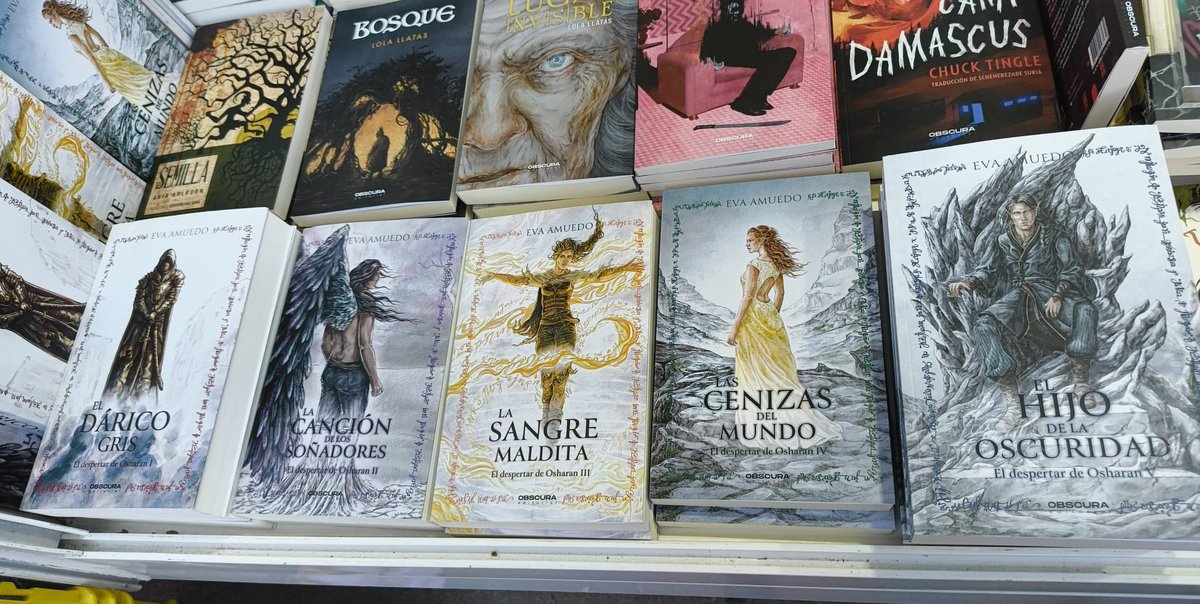 Eva_Amuedo's tweet photo. Últimos días de la Feria del Libro de Madrid, aún podéis encontrar la saga completa en la caseta 240 con @ObscuraEditori1 🥰🥰 https://t.co/udQneylriL
