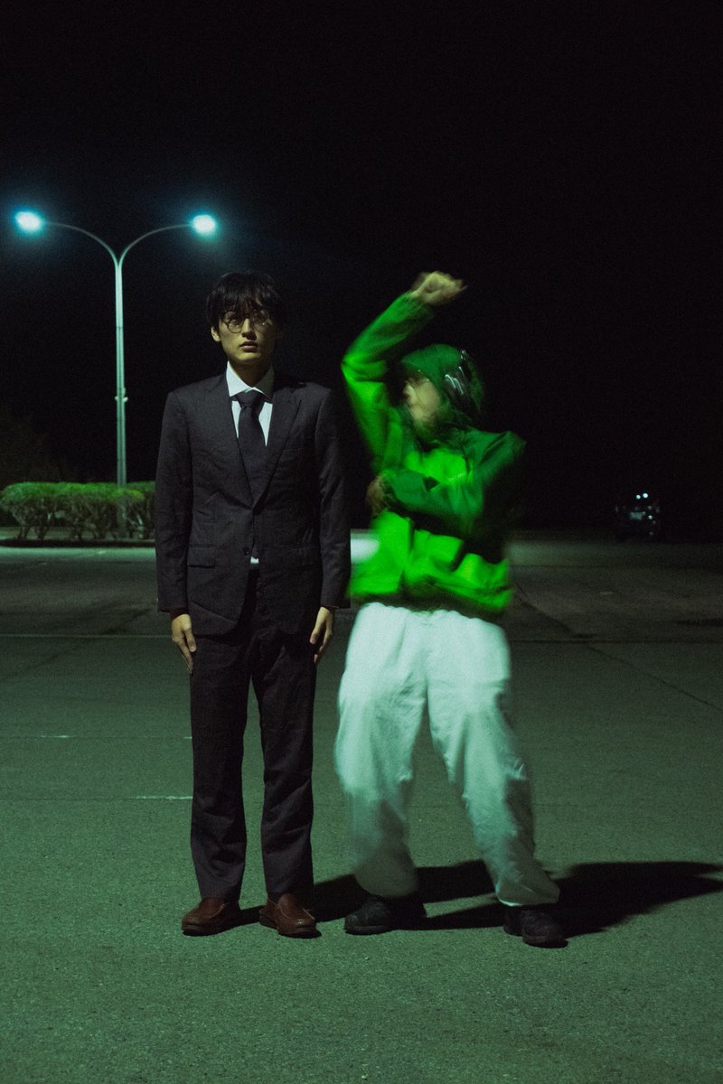 ankyo_network's tweet photo. “MISA-KI”ミュージックビデオ
制作の舞台裏。

本作のプロデューサーのあまりの段取りの悪さに、演者である末端白田が痺れを切らして裁きを下した。

その一連の様子を激写。

なぜ彼は責任を取らされたのか。その理由は是非YouTubeにてご確認ください。

リンクはツリー最下層へ。 https://t.co/95nRRXQPmr
