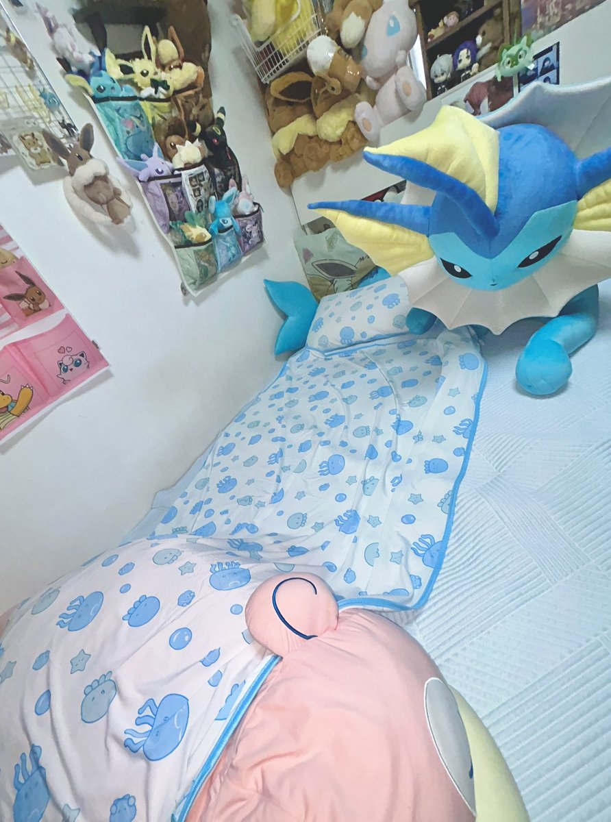 gigantaeevee's tweet photo. 여름맞이 준비 완료🪼💦 https://t.co/Vbf8Wmn3eU