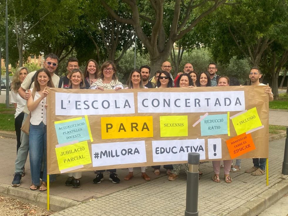 OndaNaranjaCope's tweet photo. Segunda jornada de paro parcial en la educación concertada. #Huelga #Educación #Concertada
https://t.co/EvJecKHVv8 https://t.co/YePfFJlfk0