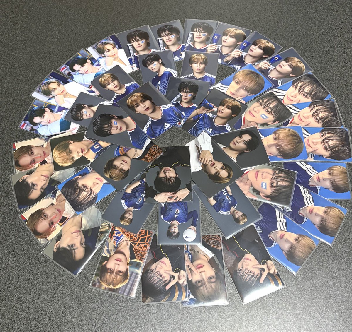 ltty429's tweet photo. まだ交換途中ではあるけど…
推しがどんどん手元に増えていくの幸せ🥰🥰 https://t.co/vEzbQkSNFN