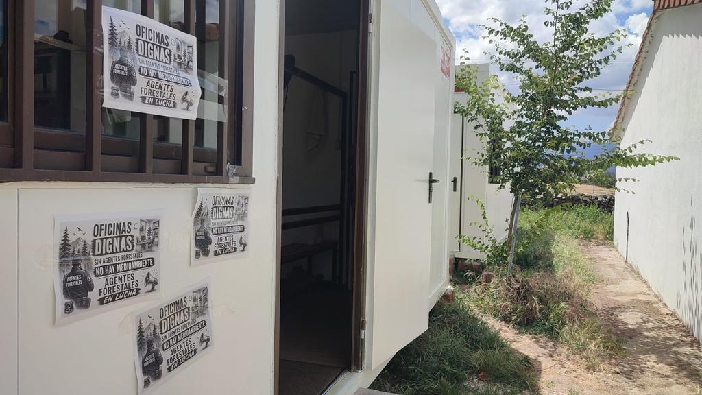 CSIF_AAFFMadrid's tweet photo. 🚨 10 junio de 2026
#ASEM112  #AgentesForestalesCM
👉Negociación🤝❌
👉Oficinas dignas🏪❌
👉 Servicio 24/7☎️👮‍♀️👮❌

Crece la INDIGNACIÓN con la @ComunidadMadrid
@CarlosNovilloPi
@IdiazAyuso
Ahora, BARRACONES CUTRES‼️
en #BuitragoDeLozoya
Comarcas 3 y 4.
😡😡😡 https://t.co/1lgFthFvU2