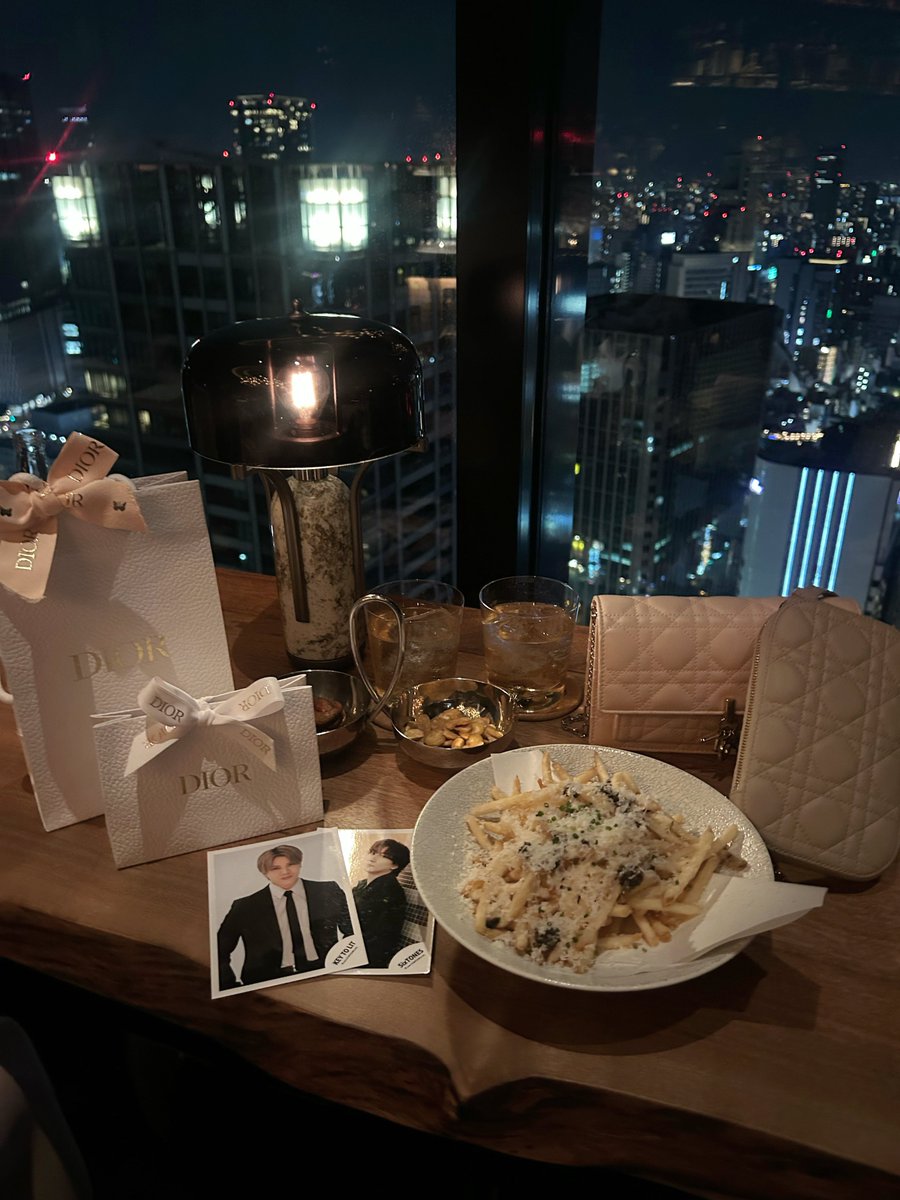 2oidoll's tweet photo. フォーシーズンズ大阪のトリュフポテト美味しかった⋆˙ https://t.co/z9GqEJqybm
