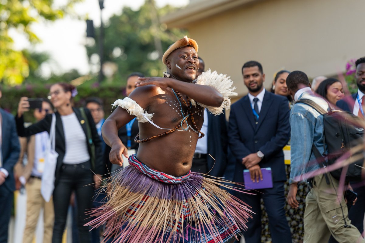 MinEcomz's tweet photo. 🇲🇿 A riqueza cultural de Moçambique também marcou presença no 2.º Fórum de Negócios Moçambique–União Europeia, levando aos participantes internacionais um retrato autêntico da identidade, diversidade e potencial criativo do País.

#MozambiqueEUForum #GlobalGateway https://t.co/GCcbOkR1ya