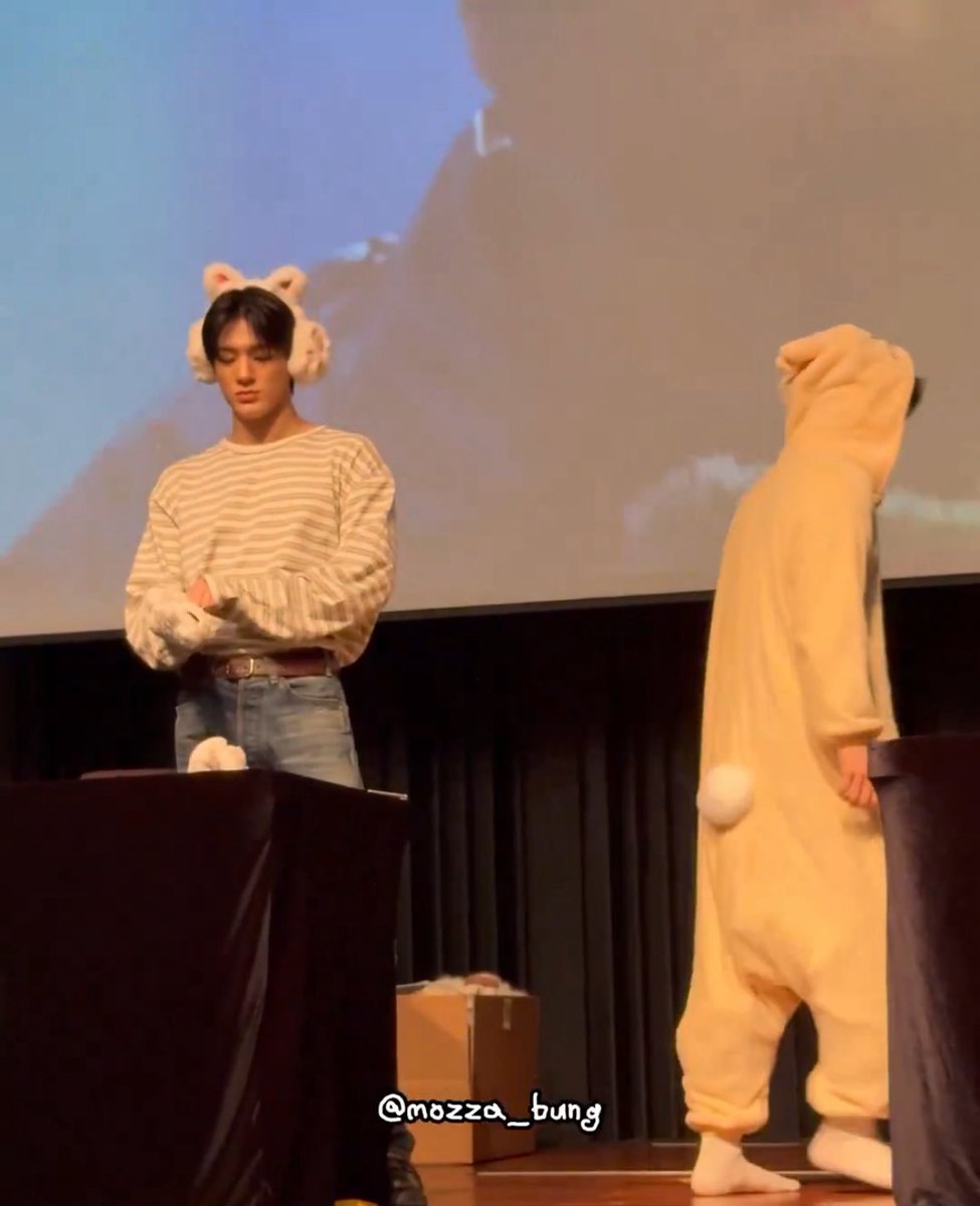 minno486's tweet photo. 둘이 동물 잠옷입은 거 상상하고 벌써부터 대따 귀여워서 베개 때림 https://t.co/Zc2WJ4WCZs