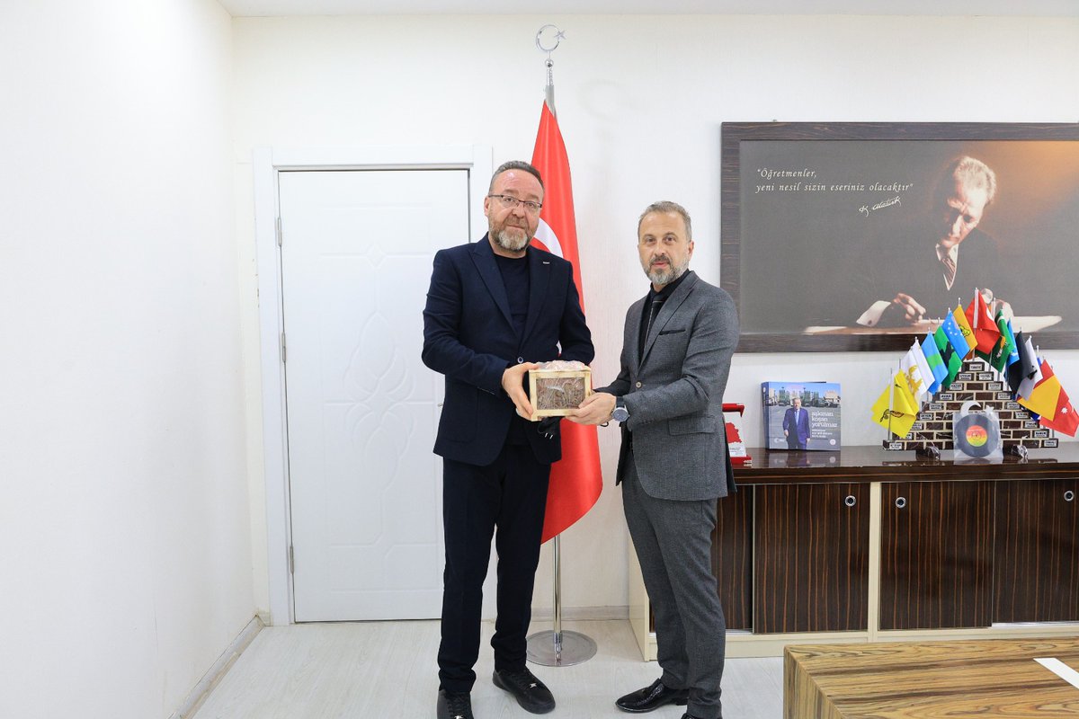 elazigmem's tweet photo. Milli Eğitim Bakanlığı Din Öğretimi Genel Müdürlüğü tarafından yürütülen Evliya Çelebi Öğrenci Değişim Programı kapsamında, Çankırı Hacı Muradı Veli Anadolu İmam Hatip Lisesi Fen ve Sosyal Bilimler Proje Okulu öğrencileri Elazığ’da misafir edildi.

Program çerçevesinde 12 öğrenci ve 2 idareci, Elazığ Anadolu İmam Hatip Lisesi Müdürü Bahattin Erdoğan ile birlikte Beraat Şahin tarafından kabul edildi.

Ziyaret kapsamında öğrenciler için şehrin tarihi ve kültürel değerlerini tanıtmak amacıyla kapsamlı bir gezi programı hazırlandı. 8–12 Haziran tarihleri arasında gerçekleştirilen programda Harput, Sivrice, Keban ve şehir merkezi ile birlikte ilde bulunan müzeler ziyaret edildi.

Evliya Çelebi Öğrenci Değişim Programı kapsamında Elazığ Anadolu İmam Hatip Lisesi öğrencileri de 10–12 Mayıs tarihleri arasında Çankırı’ya bir ziyaret gerçekleştirmişti.

İl Millî Eğitim Müdürü Beraat Şahin, yaptığı değerlendirmede misafir öğrencilerin Elazığ’ın köklü tarihini ve kültürel zenginliklerini yakından tanıma fırsatı bulacaklarını belirterek, şehrin misafirperverliği ile en iyi şekilde ağırlanacaklarını ifade etti. @tcmeb @Yusuf__Tekin @meb_dinogretimi @SahinBeraat #Elazığ #Çankırı #EvliyaÇelebiÖğrenciDeğişimProgramı