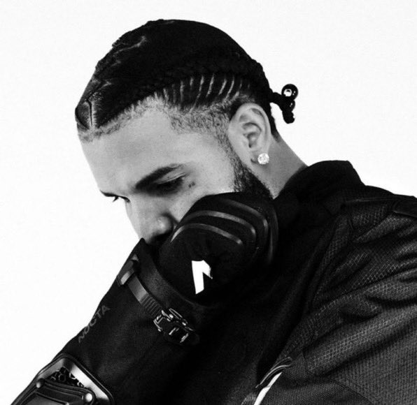 chartradar_'s tweet photo. Drake is the fastest rapper to accumulate 10 No.1 singles in Billboard Hot 100 history. https://t.co/gL3imvhFLa