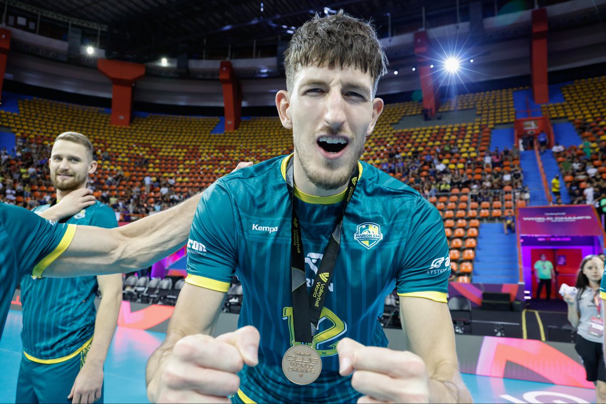 AluronCMC's tweet photo. A skoro jesteśmy przy Adim, to tak wyglądały jego dwa lata w Zawierciu 💛💚

Ciekawe, co przyniesie kolejny sezon w żółto-zielonych barwach 😎 https://t.co/r2f0rOdrJa