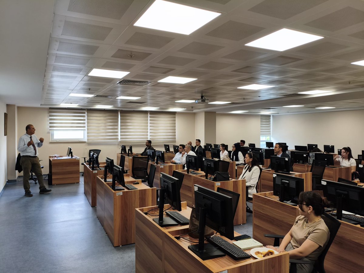 BuroMerkezSen's tweet photo. 📊 “Veriyi Anlamak: İstatistiksel Düşünmenin Temelleri” Eğitimimizi Tamamladık

Sendikamız tarafından düzenlenen “Veriyi Anlamak: İstatistiksel Düşünmenin Temelleri” eğitimini başarıyla gerçekleştirdik.

Farklı kurumlarda görev yapan kariyer uzmanlarının katılımıyla düzenlenen eğitimde; veri okuryazarlığı, temel istatistik kavramları, verilerin doğru yorumlanması ve karar alma süreçlerinde etkin kullanımı gibi önemli konular ele alındı.

Eğitim süresince bilgi ve tecrübelerini paylaşan değerli eğitmenlerimize, katılımları ve katkılarıyla programı zenginleştiren tüm üyelerimize teşekkür ederiz.

Merkez Kariyer Büro Sendikası olarak, üyelerimizin mesleki ve kişisel gelişimlerine katkı sağlayacak eğitim, seminer ve benzeri etkinlikleri önümüzdeki dönemde de sürdürmeye devam edeceğiz.

#Büromerkezsen #KariyerUzmanları #VeriOkuryazarlığı #İstatistik #MeslekiGelişim #Eğitim #KariyerUzmanlığı #VeriyiAnlamak 📈📚