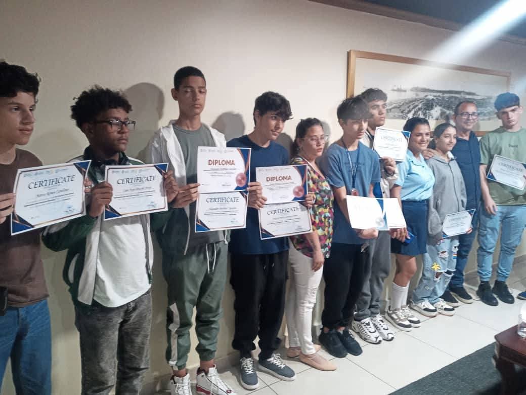 MavisPino's tweet photo. Felicidades desde #EducacionAvileña a los estudiantes que participaron en la 4ª Olimpiada Internacional de Matemática e Informática Uzbekistan La mayor de las Antillas alcanzó tres : Mauricio Cruz Siles, Andy Ernesto Sánchez Pérez y  Alejandro Martínez Sánchez. @CubaMined https://t.co/dKnc6Syv6I