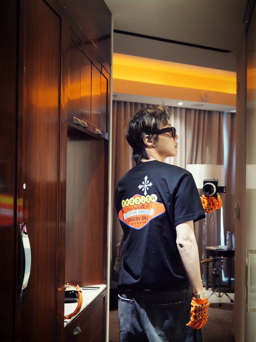 BackTheSoul's tweet photo. Atualização do #JHOPE no instagram | uarmyhope 

🐿️ Tour fit (look da turnê) https://t.co/jY2cL041s0