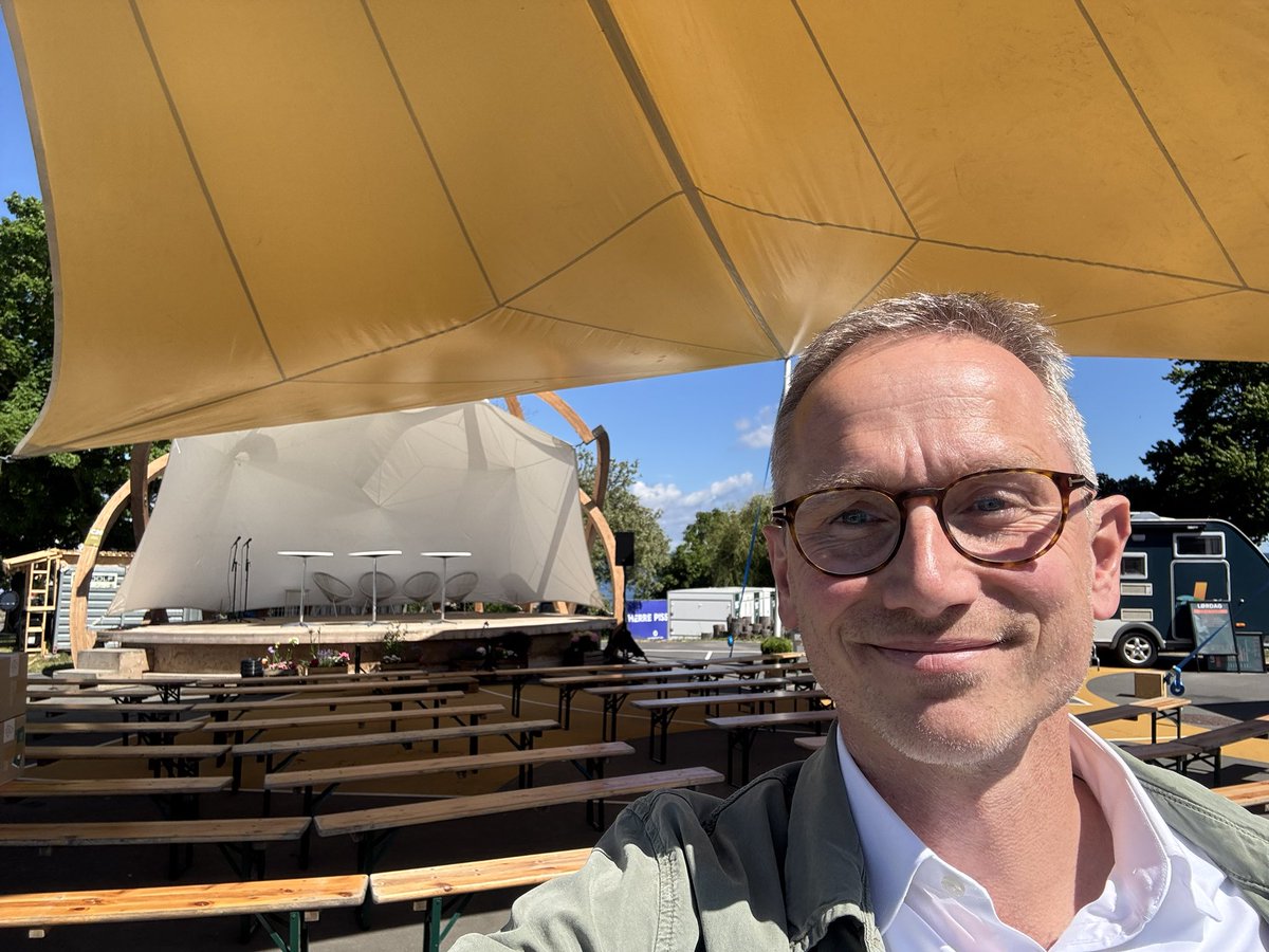 Kristian_Jensen's tweet photo. Ankommet til #fmdk 🤗 I morgen starter Folkemødet, og vi er klar på Klima- og Energiscenen på Cirkuspladsen i Allinge. Kom forbi til kaffe, debat og gode samtaler om Danmarks grønne fremtid. Se programmet her: https://t.co/4dNpHEea4z #dkgreen #dkpol @GreenPowerDK https://t.co/y0tbWertwg