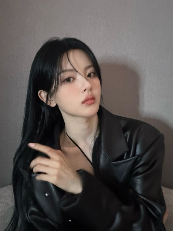 maghisani's tweet photo. @fuzzwuzzle Hai, errone! 
Naminasae Jagisha (1998), Nana atau Nanas. Suka banget baca weebtob sampai akhirnya kesampaian jadi Creative Content. Kesibukannya kalau gak baca webtoon ya selesaikan kerjaan yang ada kaitannya dengan webtoon dan editing. Suka banget makanan manis. Kamu suka apa? https://t.co/dQyus6aLZI