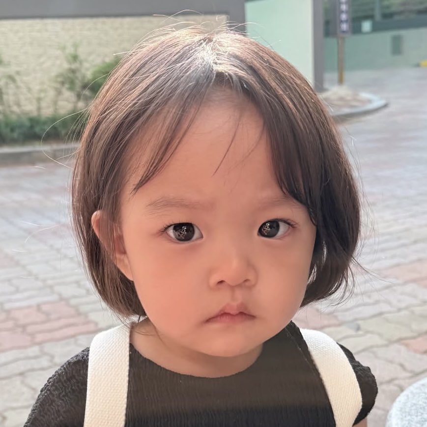 andyourlee's tweet photo. บมมี่เปนมีมของยายยาย หนูยังพูดไม่ได้แต่ยายเข้าใจทุกอย่าง 🥺 https://t.co/ow3HznSy8o
