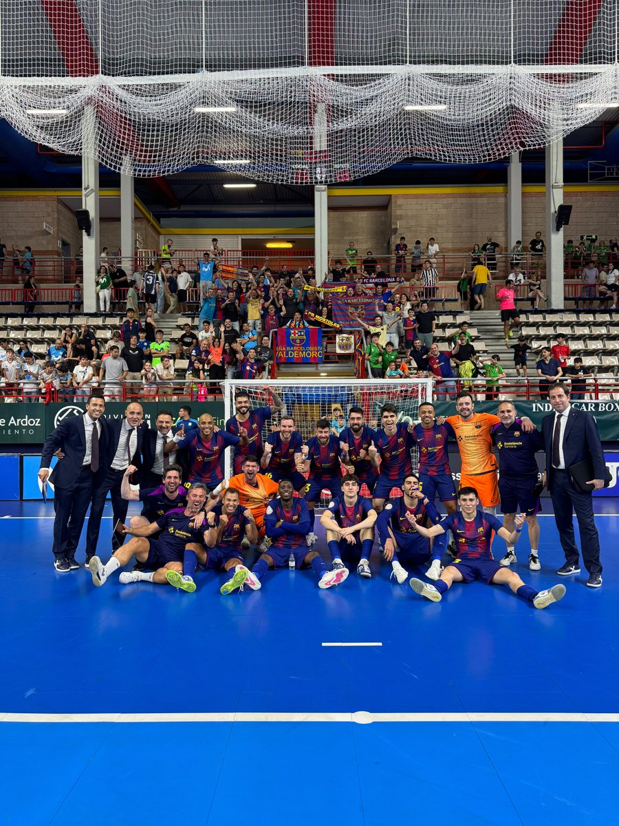 P_FCB_Valdemoro's tweet photo. En la previa estuvimos en el recibimiento al equipo de fútbol sala en el hotel y también animando en el segundo partido de semifinales del playoff de liga contra Movistar Inter que nos dio el pase a la final 💙❤️ #viscaelbarça https://t.co/r0o4JpSJk0