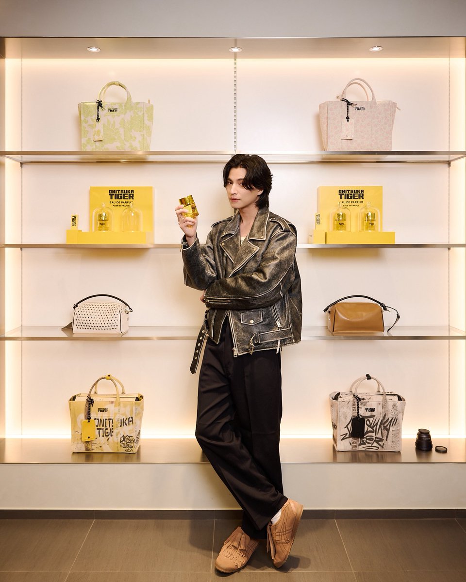 tb_entofficial's tweet photo. Gulf Kanawut, Onitsuka Tiger's Brand Ambassador was in town to celebrate the grand reopening of the Onitsuka Tiger store at Takashimaya Shopping Centre, Singapore.

#OnitsukaTiger #OnitsukaTigerSG https://t.co/72UTe09oQV