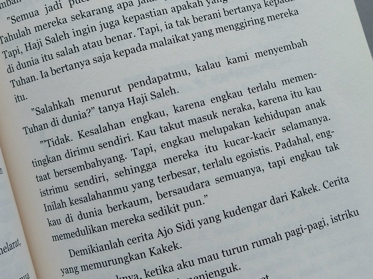_apieceof's tweet photo. tamagotchi dan perpus cikini d=(^o^)=b https://t.co/GHLyWFQmG8