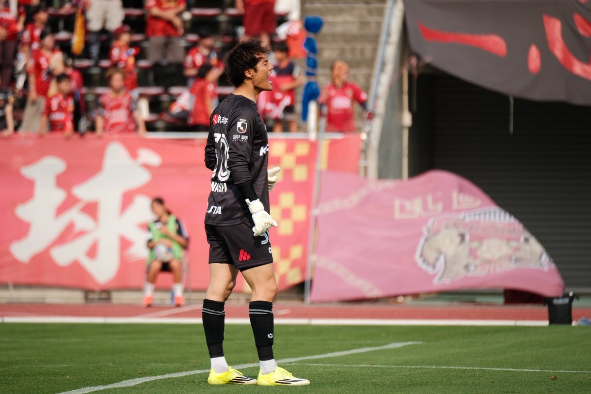 fc_gk20's tweet photo. 百年構想リーグ応援ありがとうございました！
月間ベストセーブに続いて、最優秀セーブ賞も受賞でき、とても嬉しいです！

ただ悔しさの多いシーズンではあったので、26/27でしっかり晴らす為に準備します。
4月に立ち上げたNoQaのGKグローブの方も引き続き皆様宜しくお願いします🧤 https://t.co/P11siv7ltR