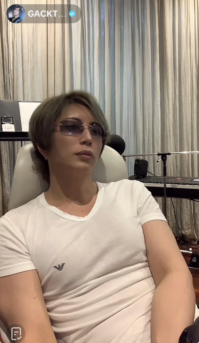 Puu_NK_'s tweet photo. マレーシアの観光スポットGACKTさん https://t.co/NWkSYsZyHA